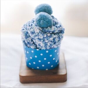 CUPCAKE POM POM FUZZY SOCKS BLUE